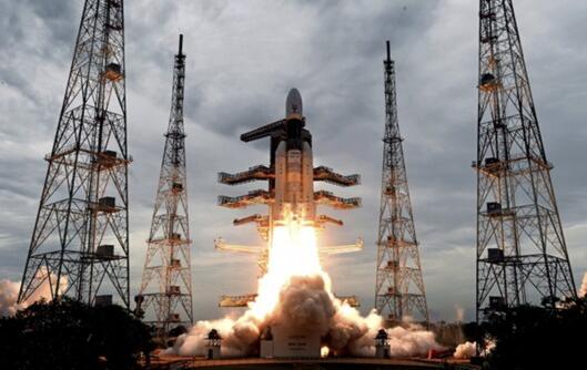 搭载"月船2号"月球探测器的gslv mk-iii运载火箭发射升空