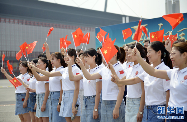 “歌唱祖国·一首歌一座城”唱响郑州如意湖畔