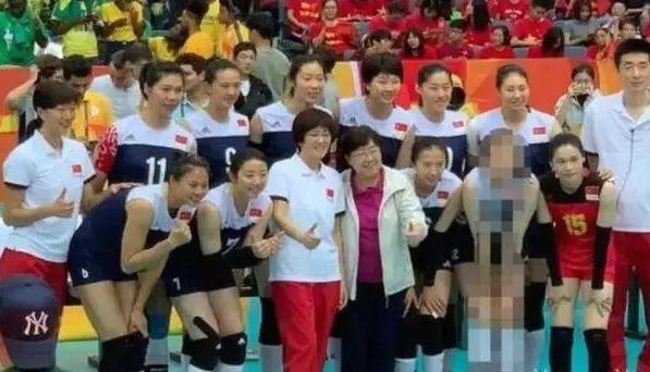 《中国女排》合照惠若琪被打马赛克 天津体育道歉
