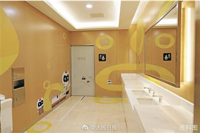 全国首部母乳喂养地方法规通过 六类公共场所须建母婴室 否则罚款