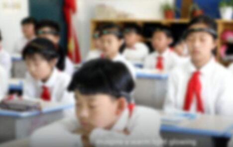 小学生上课戴头环监控走神 校方:已暂停使用