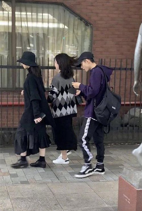 宋妍霏张一山同游被偶遇 疑似恋情曝光