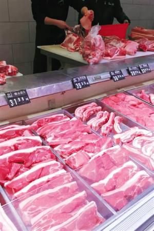 12月20日北京某超市猪肉销售价格.新京报记者岳彩周摄