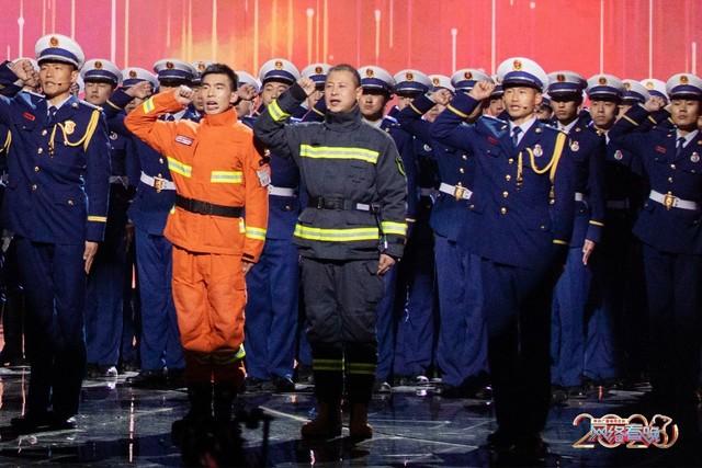 2020网络春晚 “央视boys”出道说相声