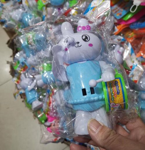 "二手塑料"有毒!郑州批发市场出现大量二手玩具