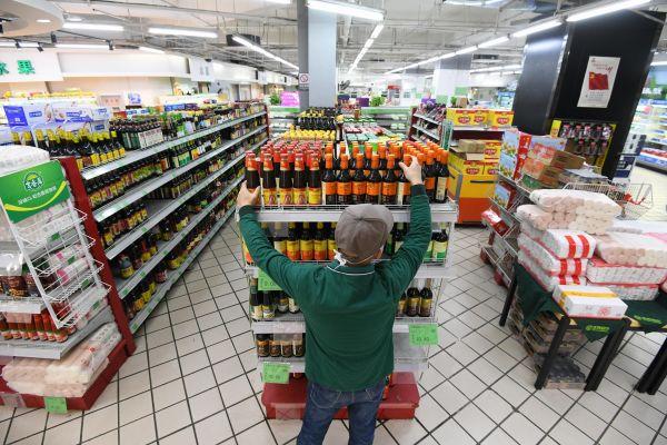 武汉主要商超恢复营业 进超市购物先要过3道"关"