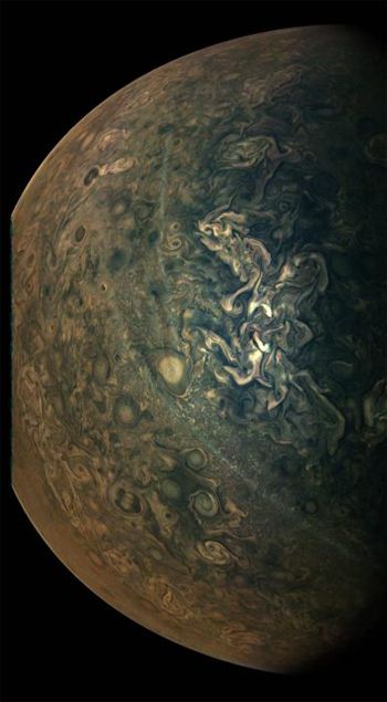 NASA发布超清晰木星照 犹如梵高名画《星空》镶嵌宇宙