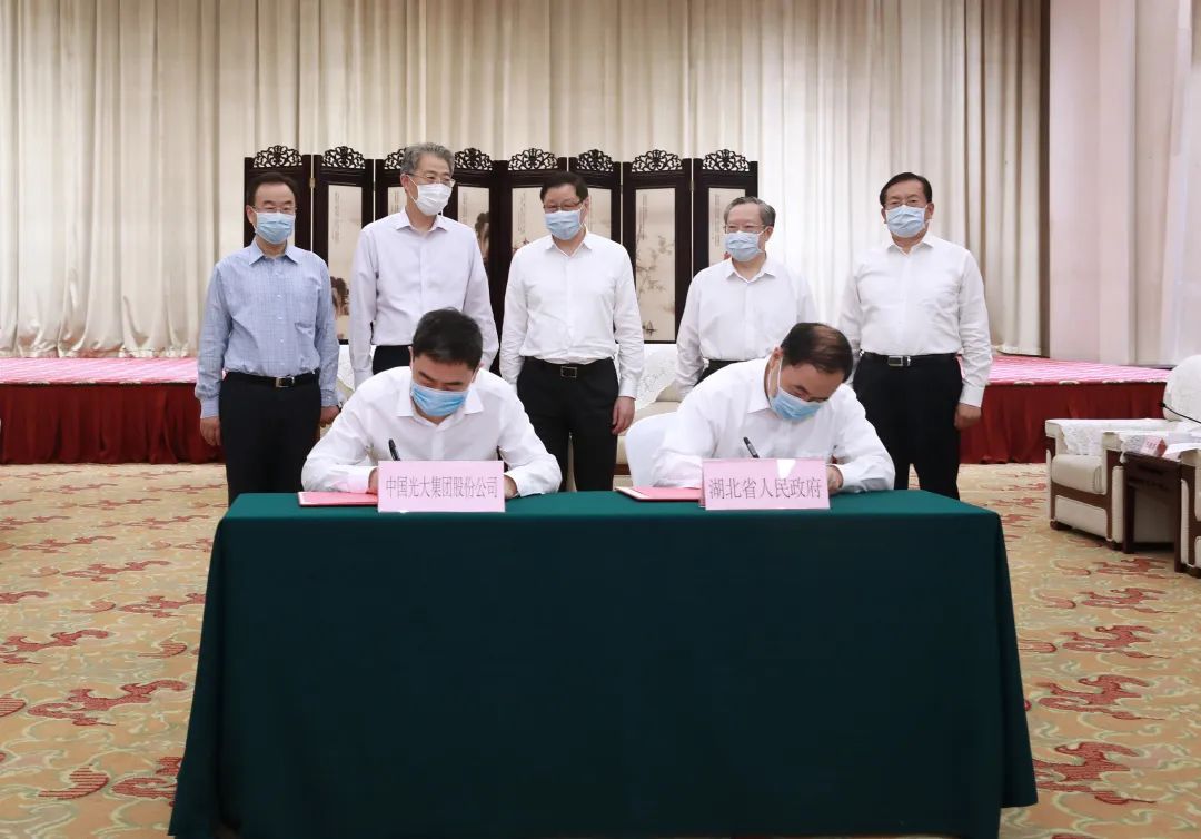 光大集团党委书记,董事长李晓鹏,党委委员,光大银行行长刘金;湖北省委