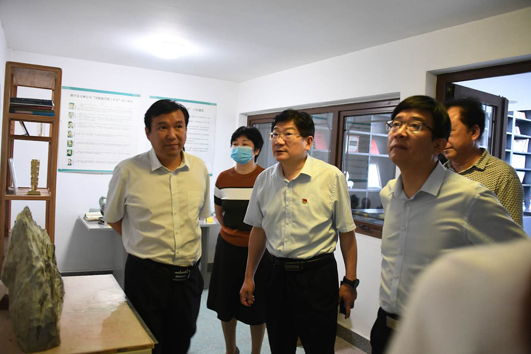 南阳师范学院领导到镇平县推动校地合作