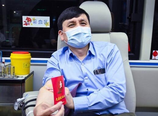 张文宏端午节献血 呼吁上海市民还是要多多献血