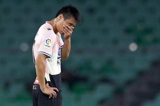 武磊空门不进 把球踢在门将身上 赛后遭媒体批评