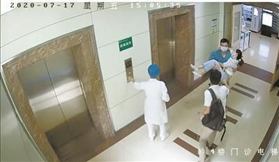 广州日报全媒体记者从中山大学孙逸仙纪念医院获悉,汗流浃背的胡医生