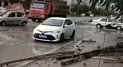 哈尔滨巴彦县疑遭7级龙卷风袭击暂无人员伤亡