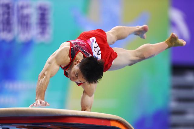 中国体操运动员楼云首创,用于1984年第二十三届奥运会的男子跳马决赛