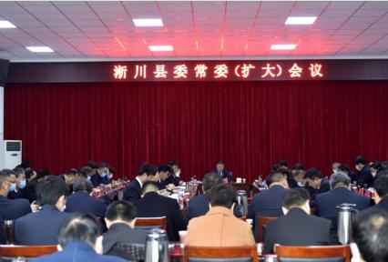 河南淅川县委常委会议开到了田间地头