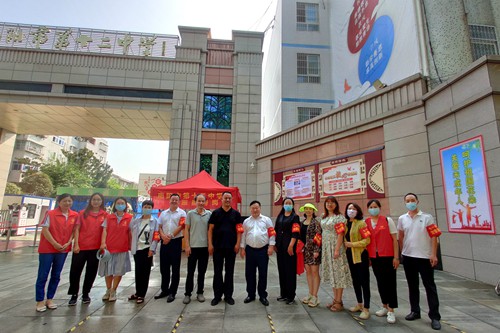 南阳市卧龙区节日我在岗群众欢乐度中秋