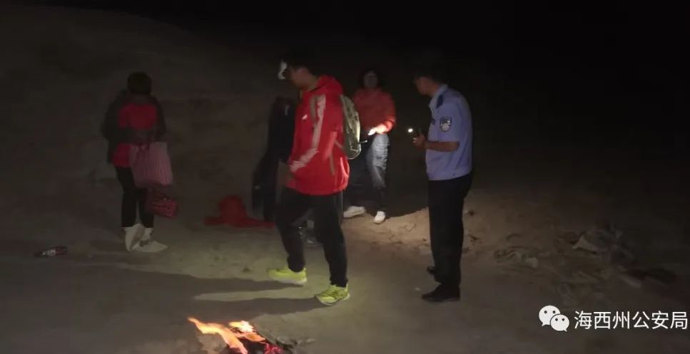 八名游客被困青海无人区断水断食 包括4名老人2名儿童